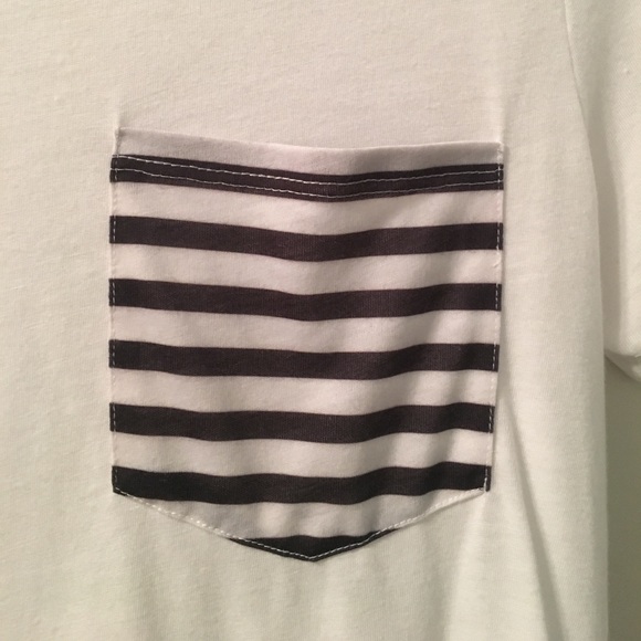 White t-shirt - Picture 2 of 3