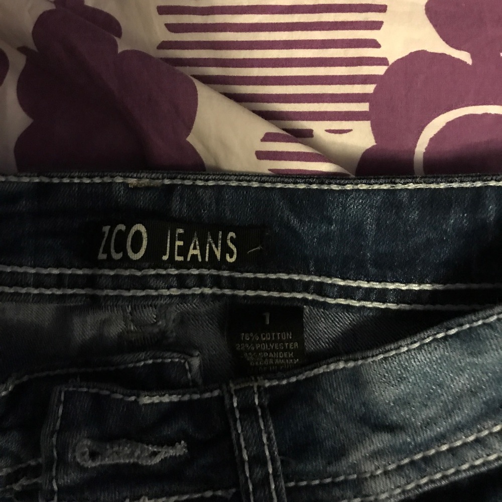 Shorts - Picture 2 of 3