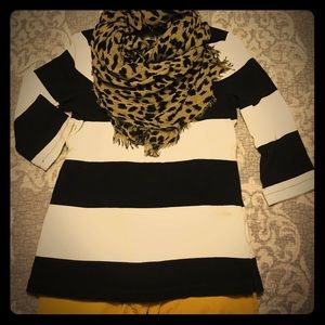 Old Navy striped knit sweater 🍁Weekend sale🍁