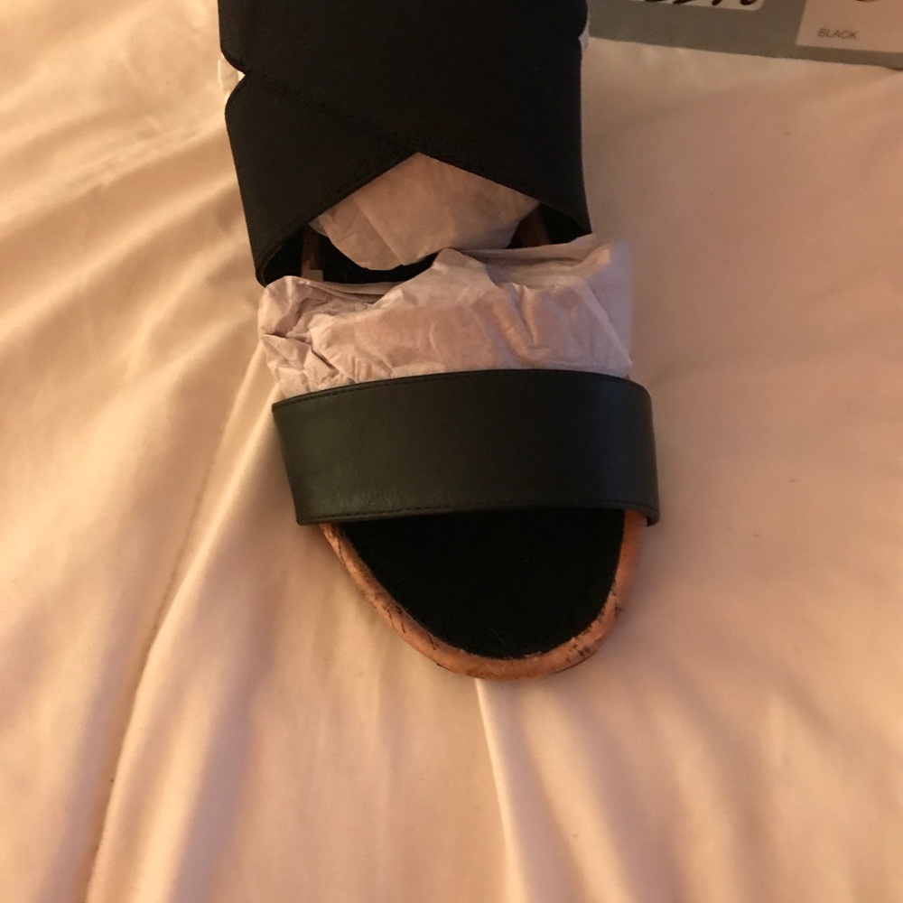 Avenue black wedges