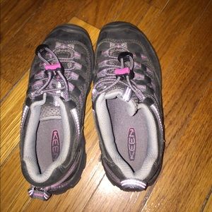 Kids Keen sneaker shoes