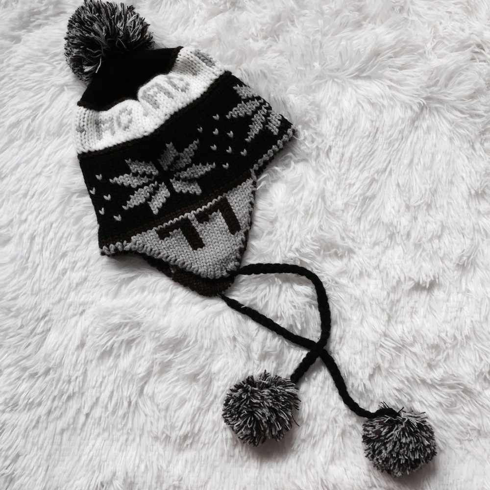 💥4/$25💥 Cute Winter Pom Hat NWOT