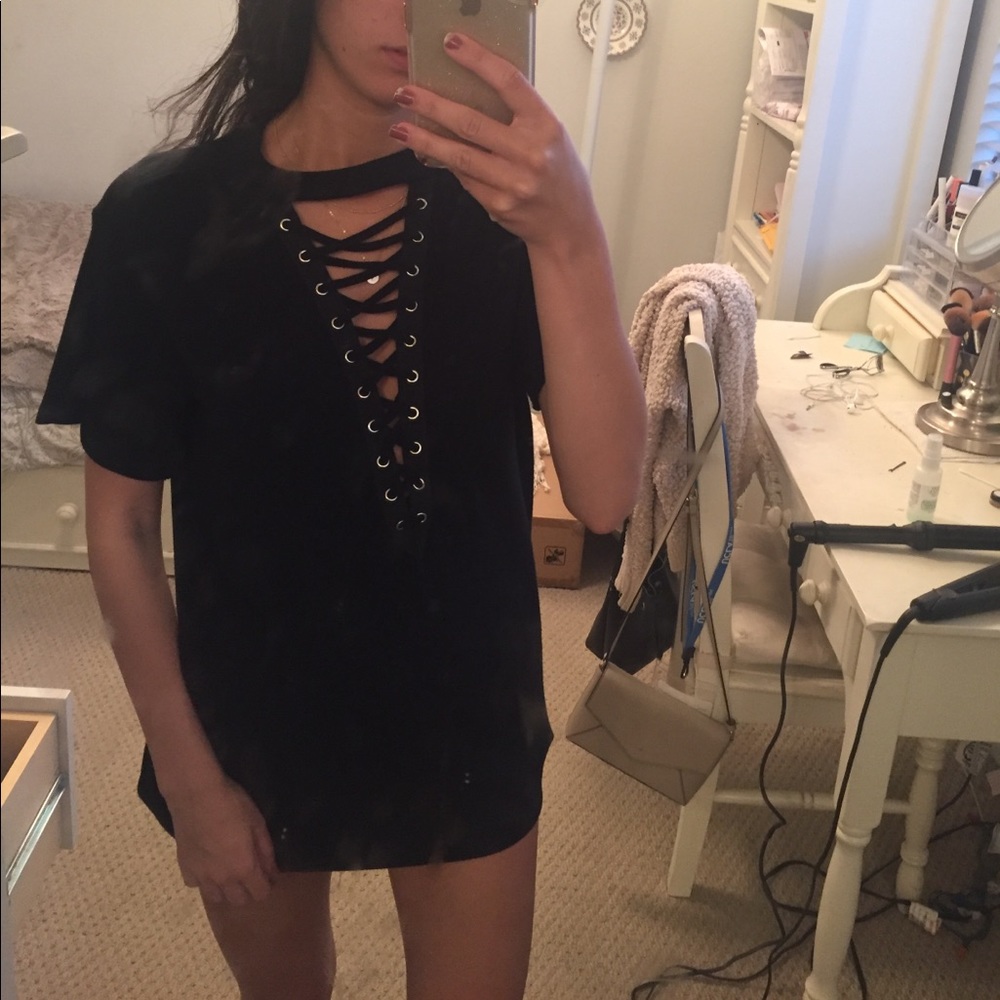 Lace-Up tee