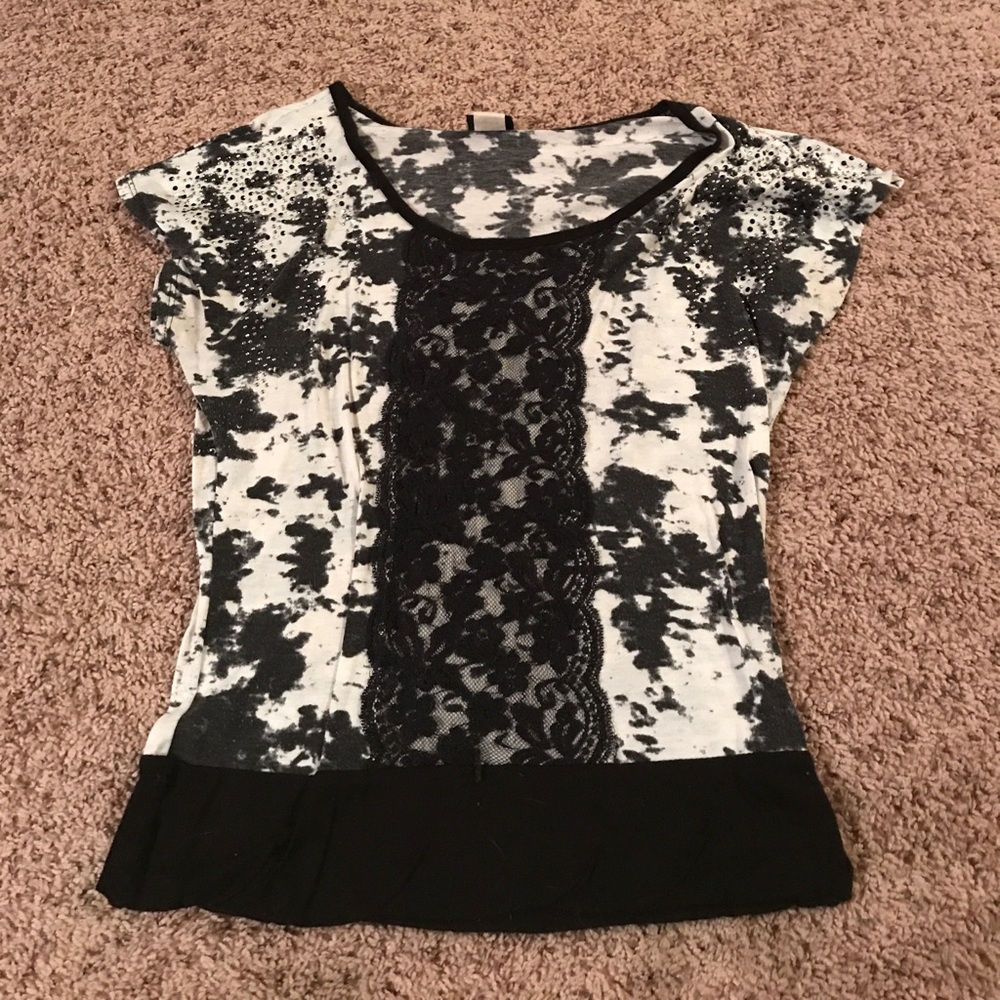 Black and white t shirt