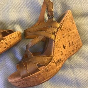 B.O.C. 👠Gold wedges.