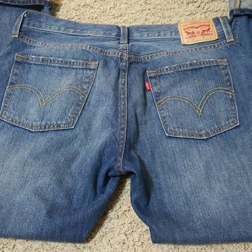Levis 501 distressed  boyfriend jeans 28
