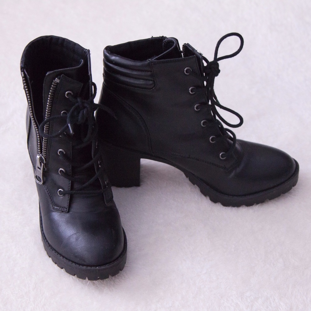 Rocker boots