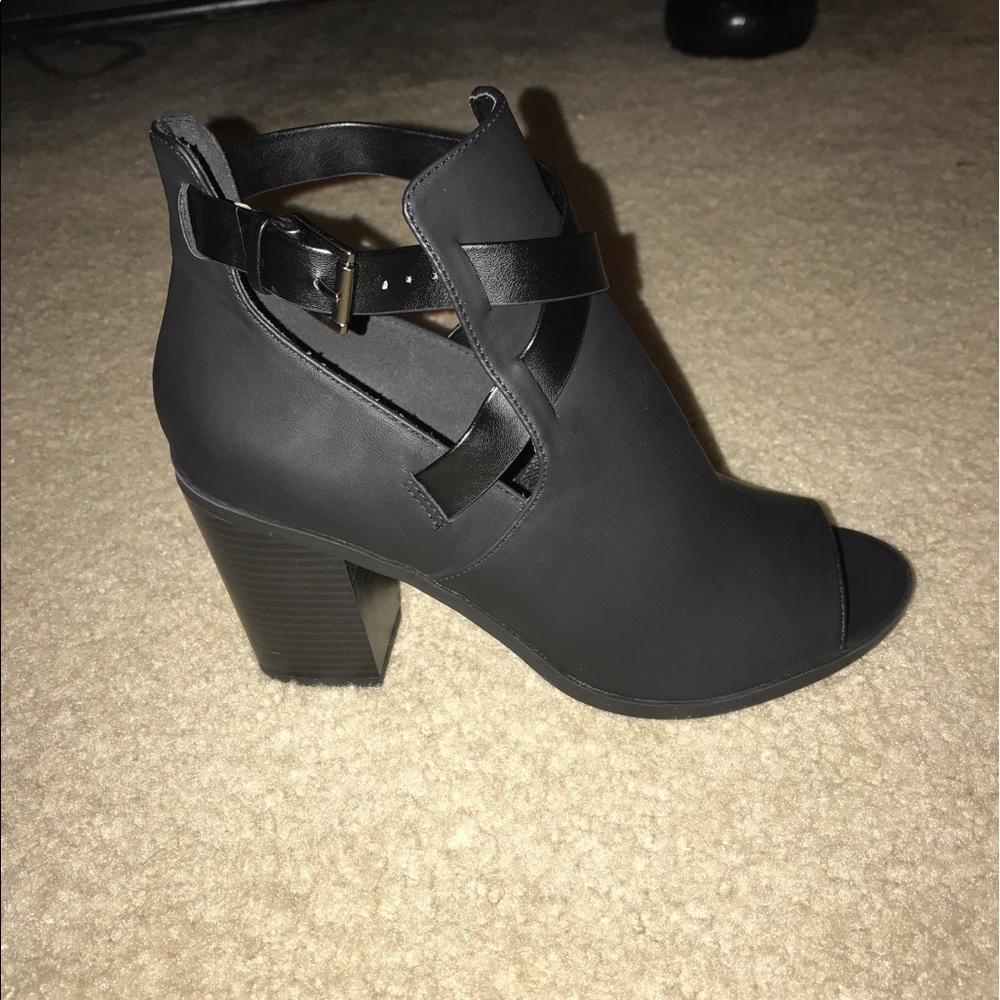 SODA ankle booties
