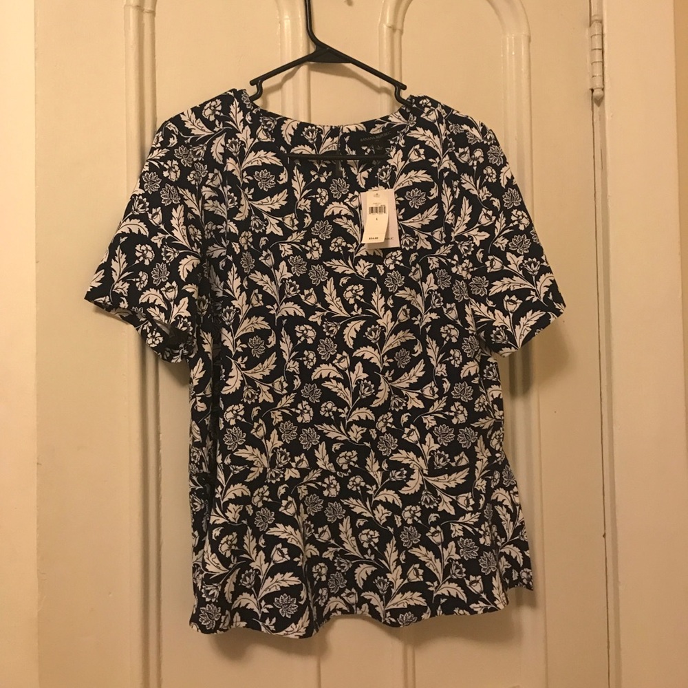 EUC Banana Republic Navy floral design top
