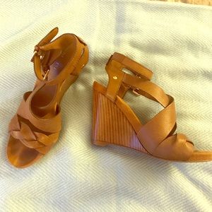 👠Nine West Brown wedges