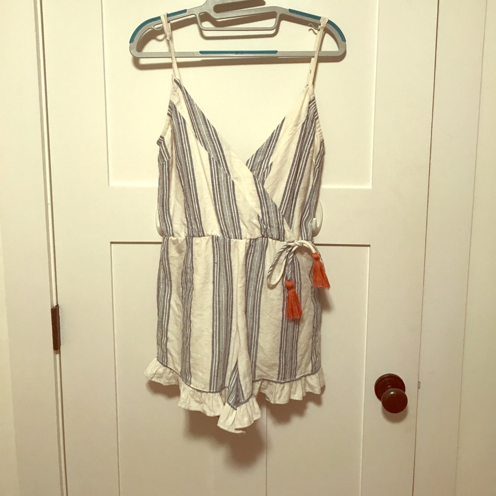 Tularosa size small blue and white stripped romper