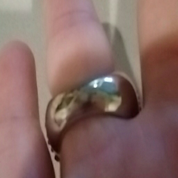 Ring with Fake Crystals - Picture 3 of 7