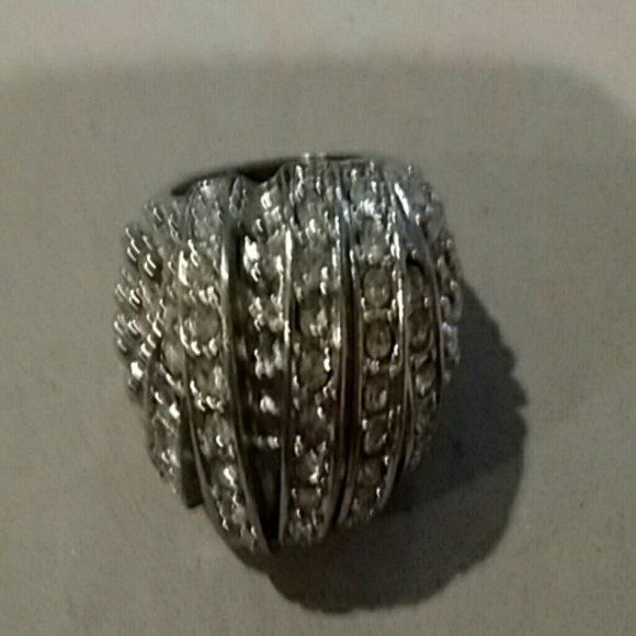 Ring with Fake Crystals - Picture 6 of 7