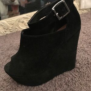 Authentic Steve Madden Chunk Wedge