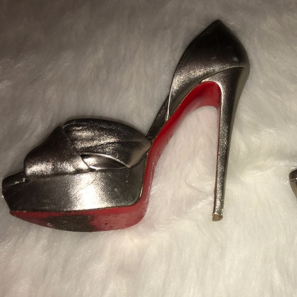 Christian-Louboutin-metallic-bronze-platform pump - Picture 7 of 8