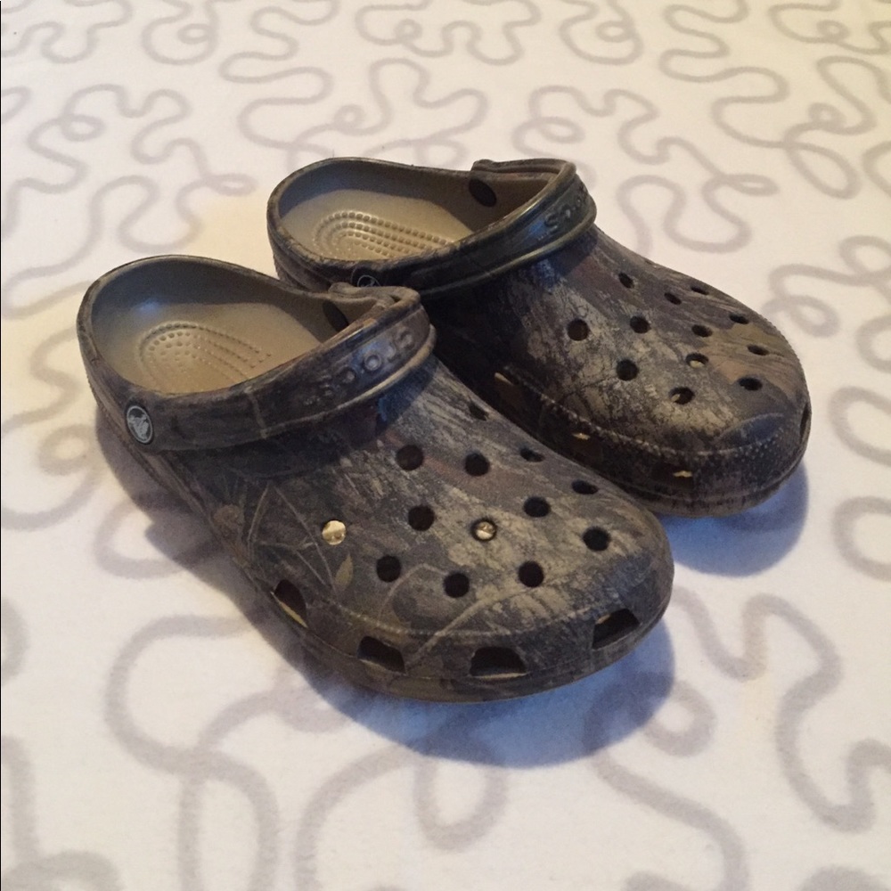 Men's camo crocs.