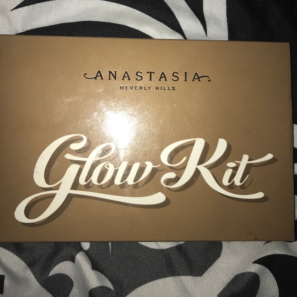 Anastasia Beverly Hills Glow Kit