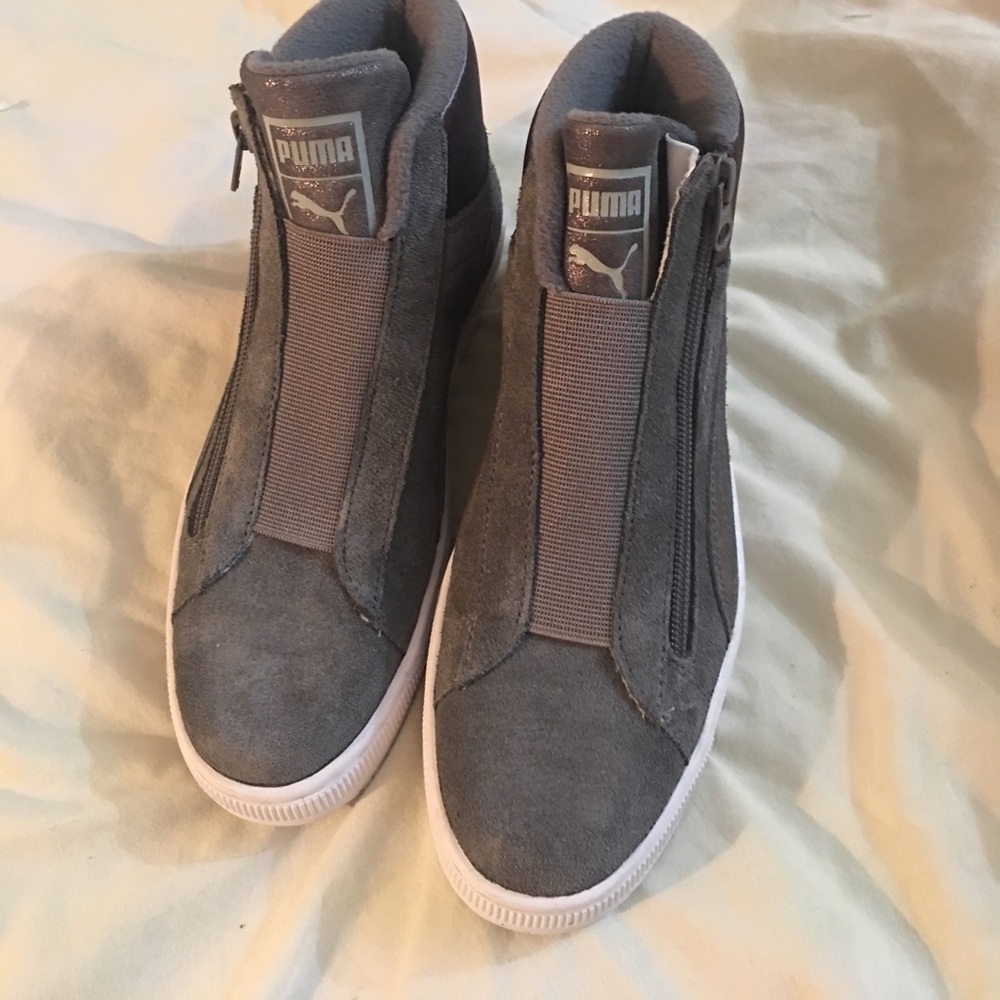 NWOT- puma size women's 7.  Grey