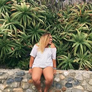 Meet your Posher, Paola