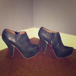 Matiko Ankle Booties