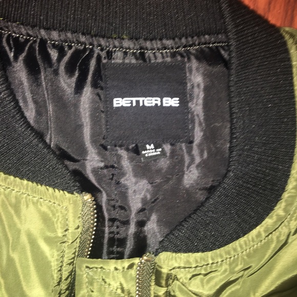 Green bomber jacket with patches - Picture 2 of 3