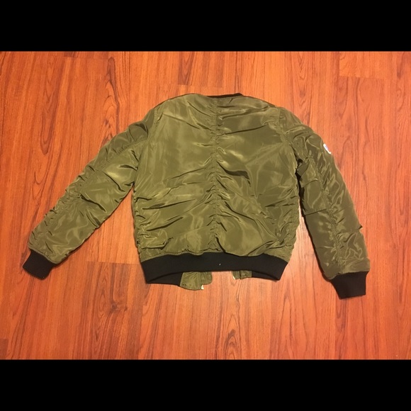 Green bomber jacket with patches - Picture 3 of 3