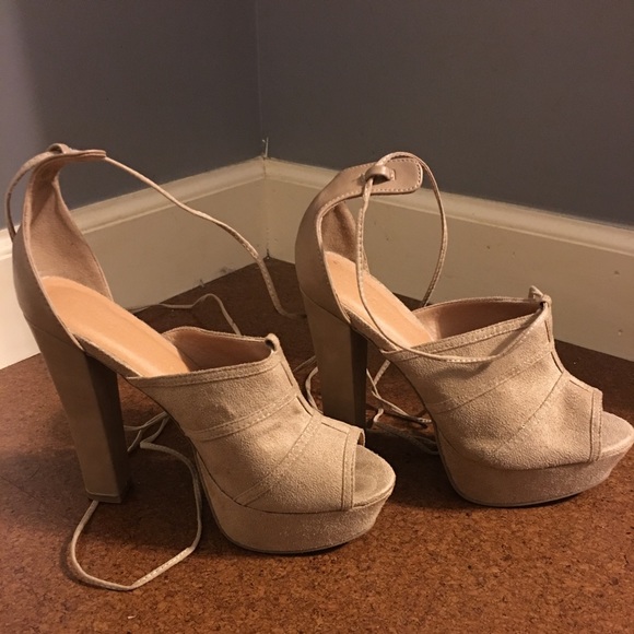 Strappy tan heels - Picture 1 of 2