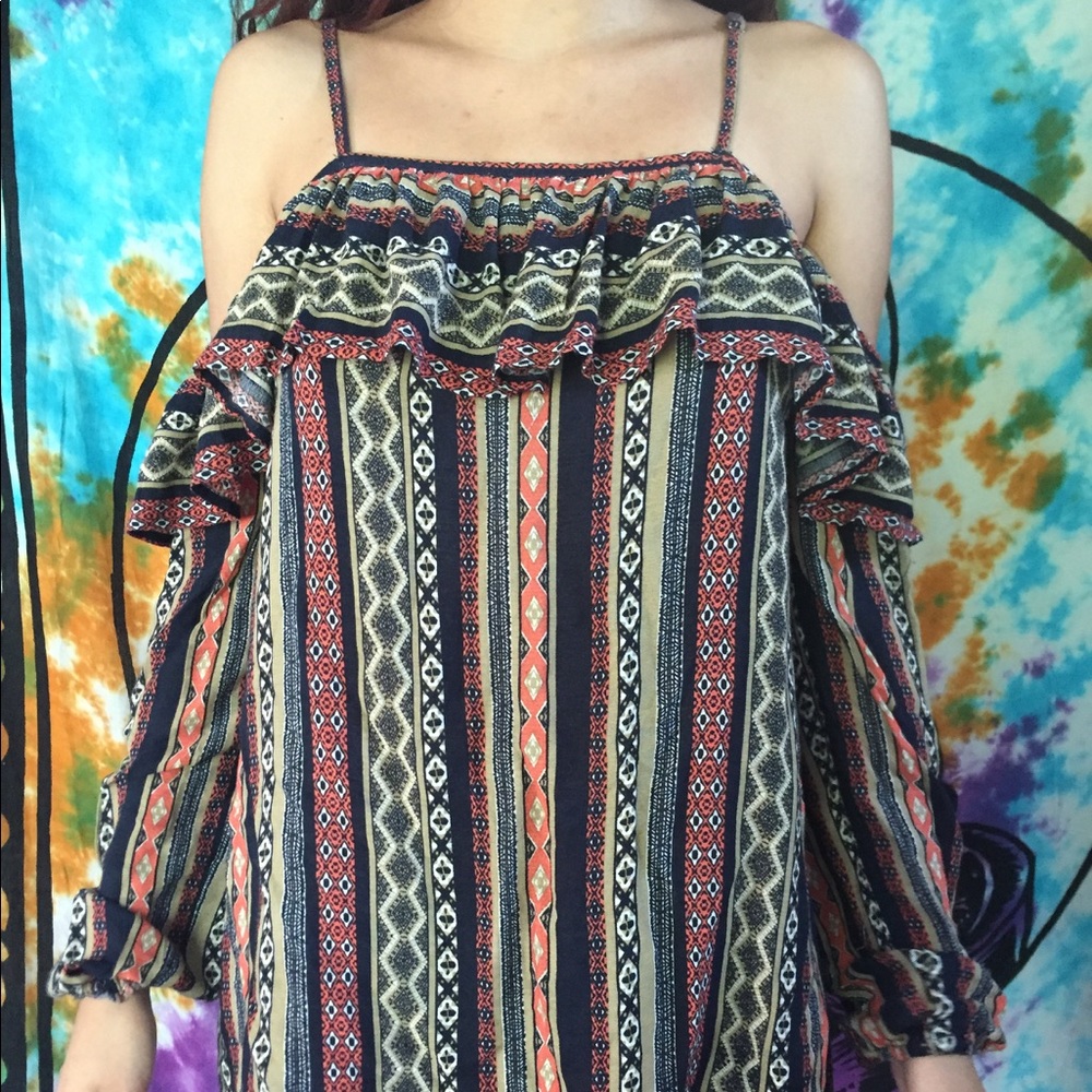 Groovy patterned ruffle top.