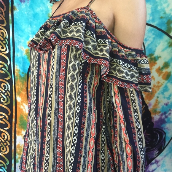 Groovy patterned ruffle top. - Picture 2 of 3