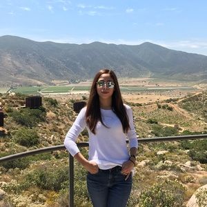 Meet your Posher, Marcela