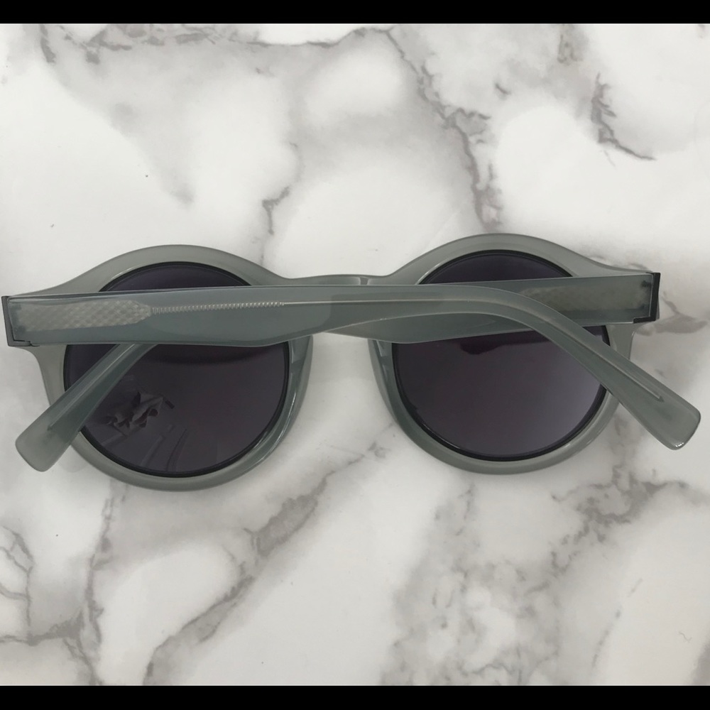 🎁❄️ Derek Lam 🕶 - Picture 3 of 4