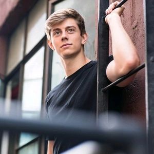 Meet your Posher, Andrew