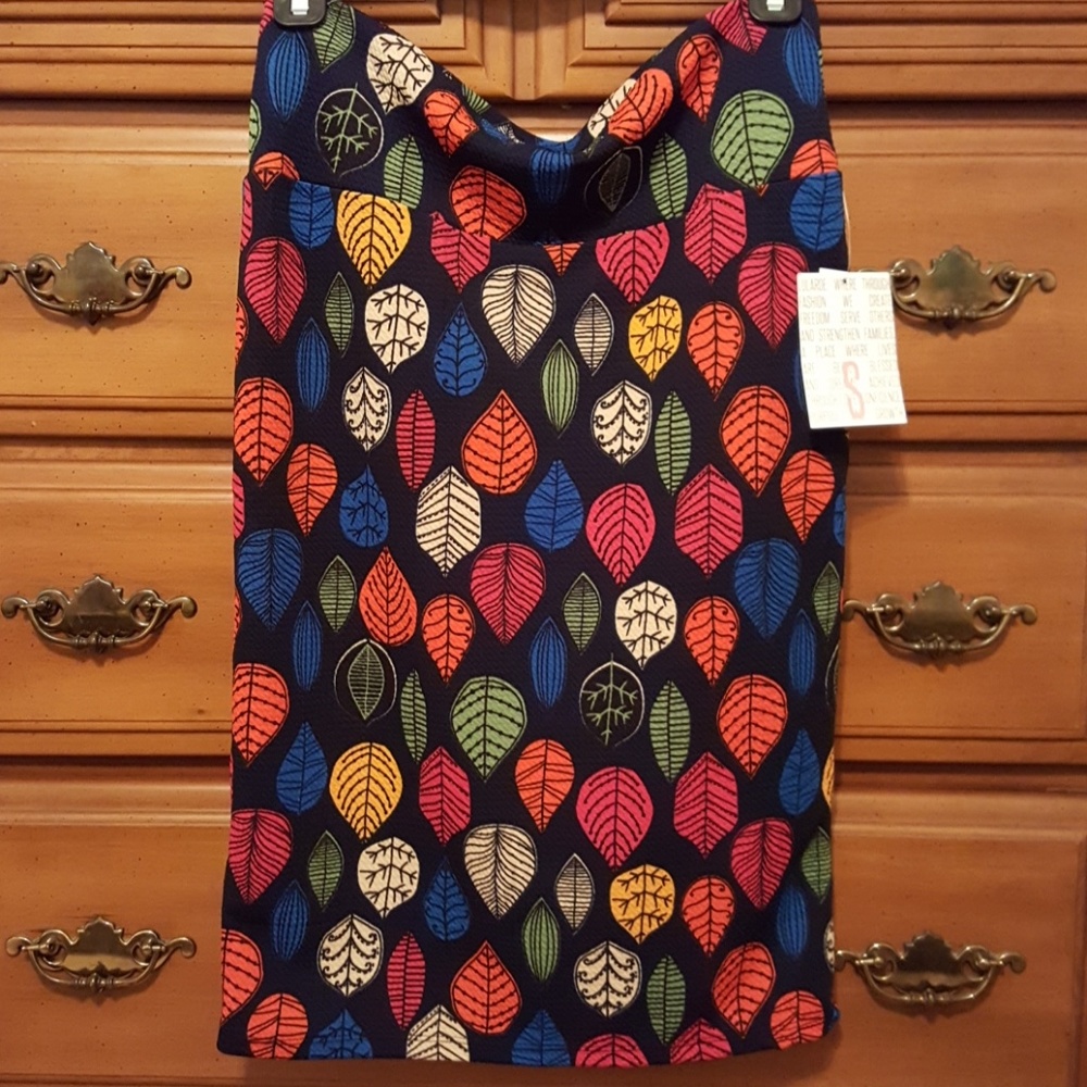 Small NWT Lularoe Cassie Skirt Fall Leaves Navy