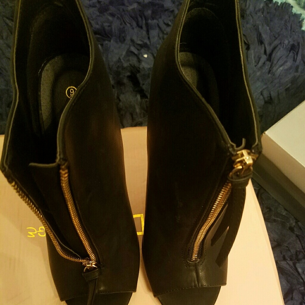 Black suede pumps new in box