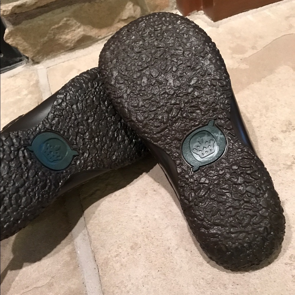 Born Brown Clogs - image 3