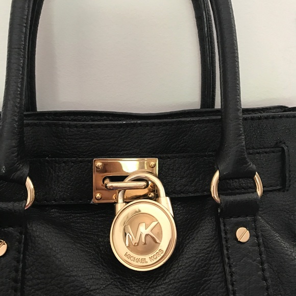 Michael Kors handbag black with gold hardware - Picture 2 of 7