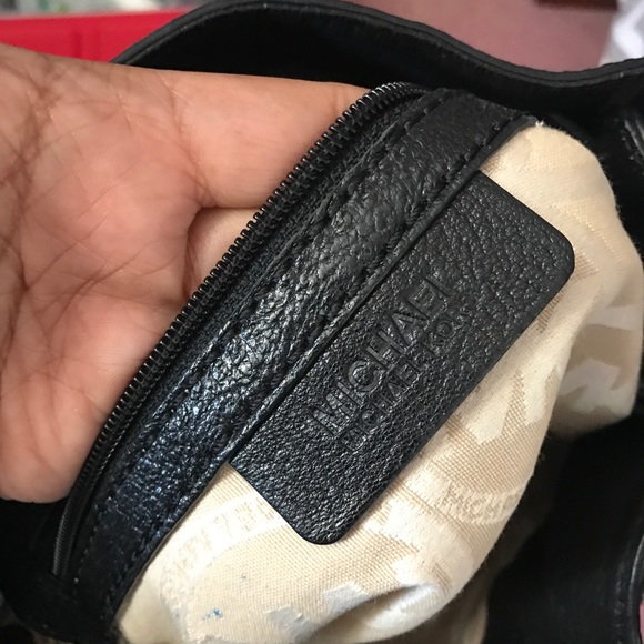 Michael Kors handbag black with gold hardware - Picture 6 of 7