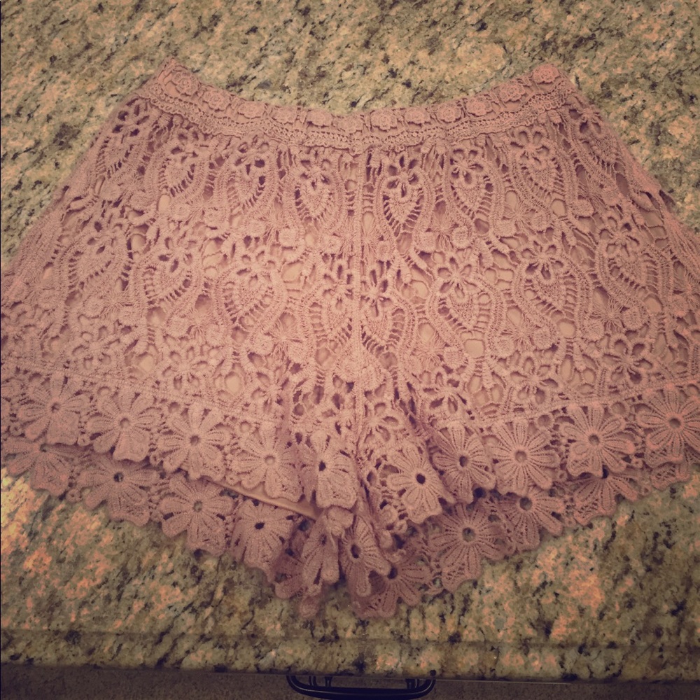 NWT lace shorts! Must have!