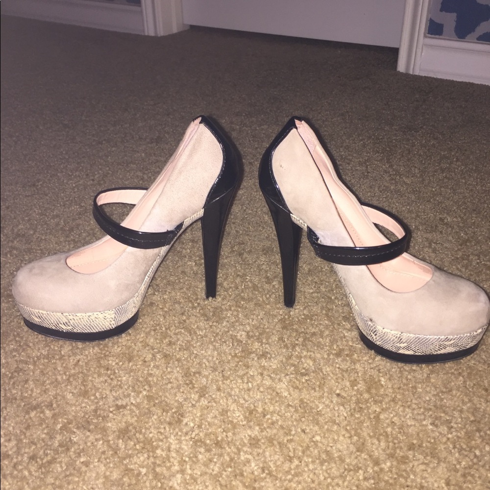 Jessica Simpson python print heels 👠 🐍