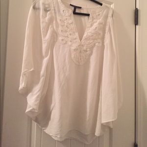 🎀Bcbgmaxazria white poncho