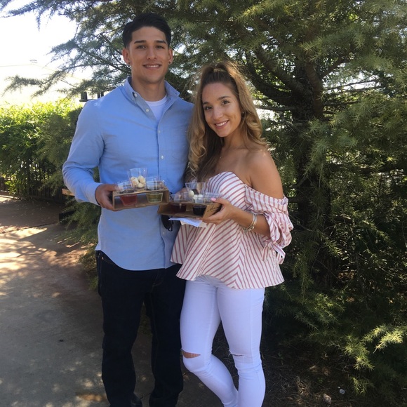 | Meet me | 👱🏽‍♀️💅🏽💋 - Picture 6 of 7