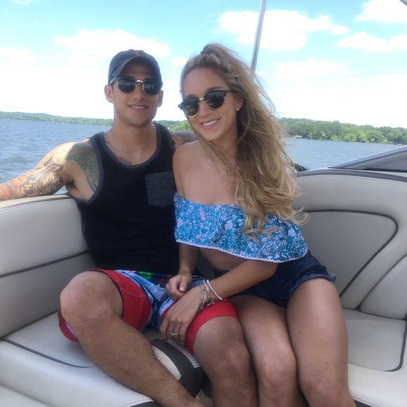 | Meet me | 👱🏽‍♀️💅🏽💋 - Picture 4 of 7