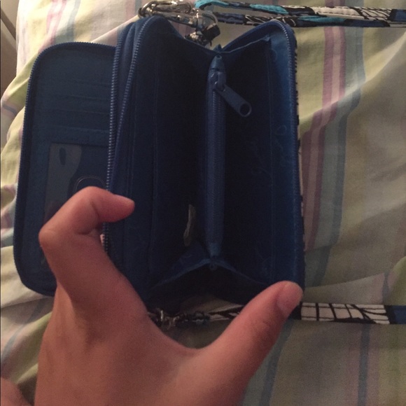Vera Bradley wristlet and cross body strap - Picture 3 of 4