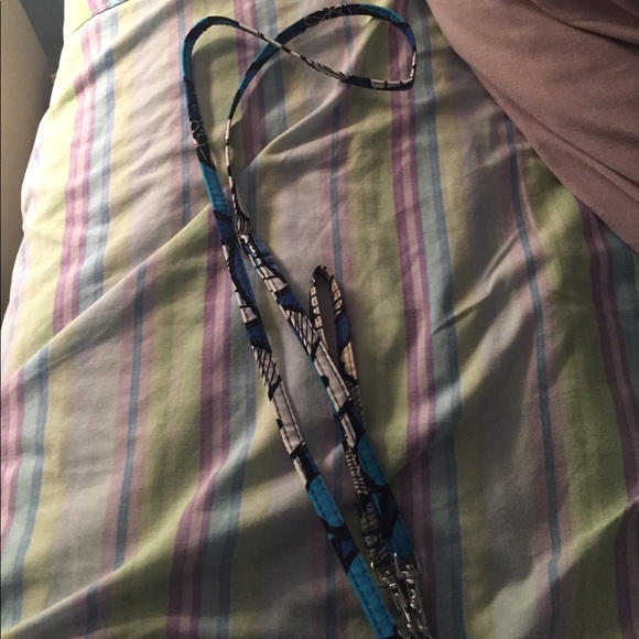 Vera Bradley wristlet and cross body strap - Picture 4 of 4