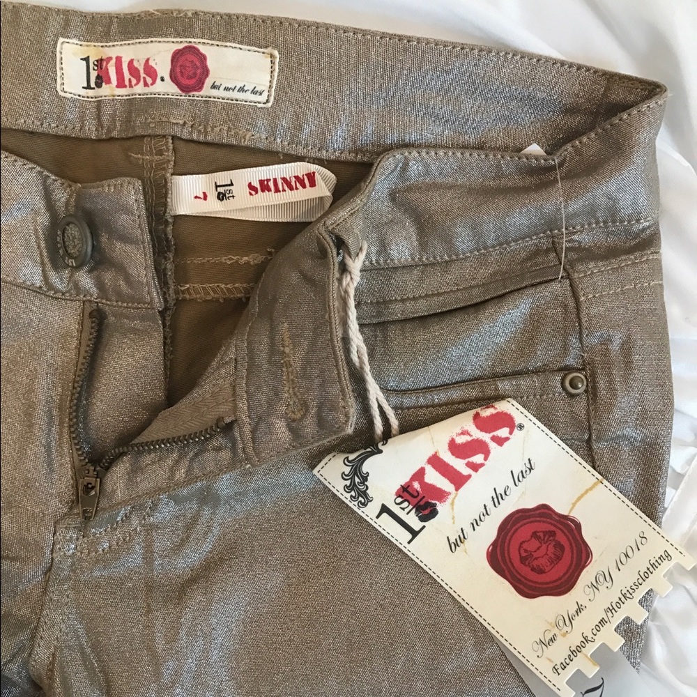 Golden shimmery sheen skinny pants for a party