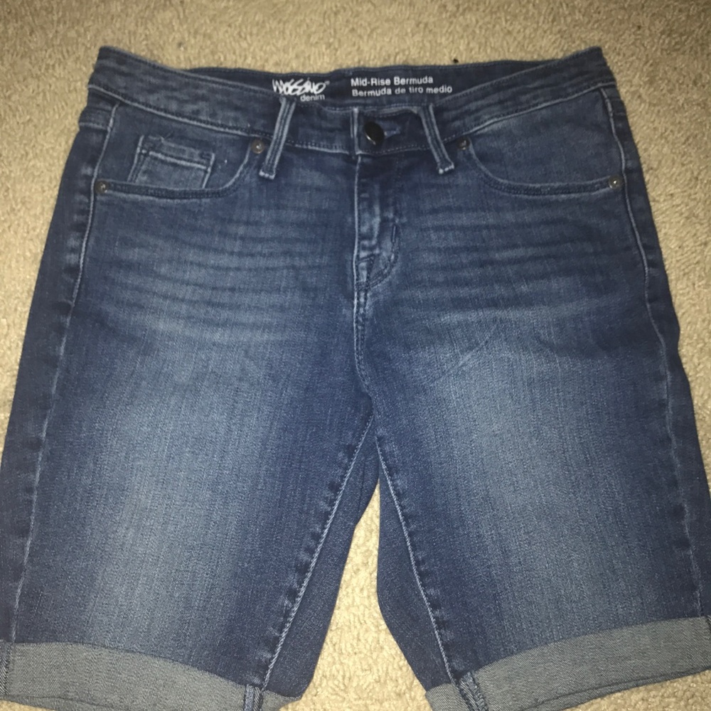 MOSSIMO women's midrise medium wash bermuda shorts