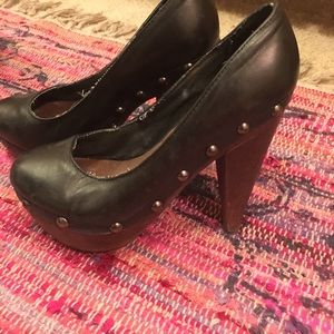 Aldo black leather, wooden pumps