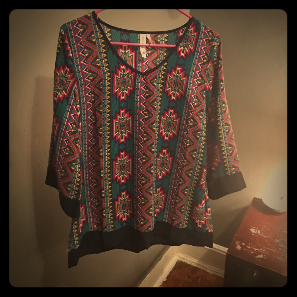 Patterned flowy blouse