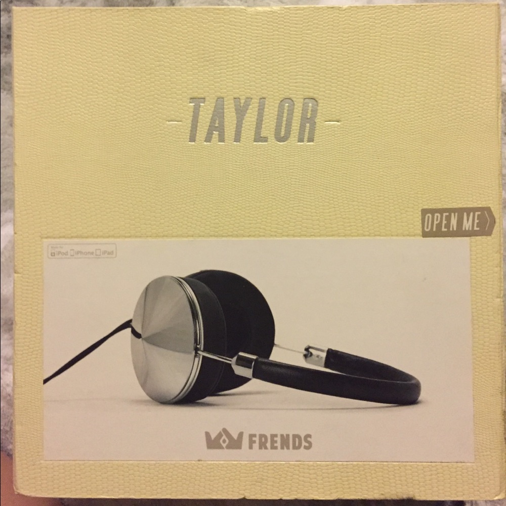 Republic of Frends headphones