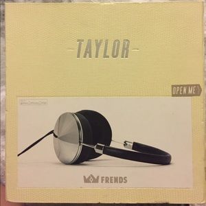 Republic of Frends headphones
